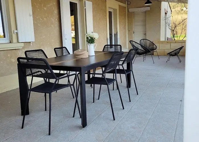 Le Quai Saint-Vincent-de-Cosse